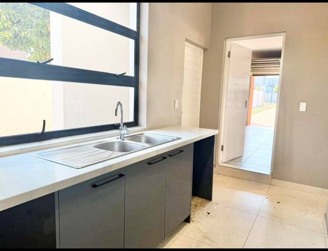 5 BEDROOM PROPERTY TO RENT IN MIDSTREAM RIDGE